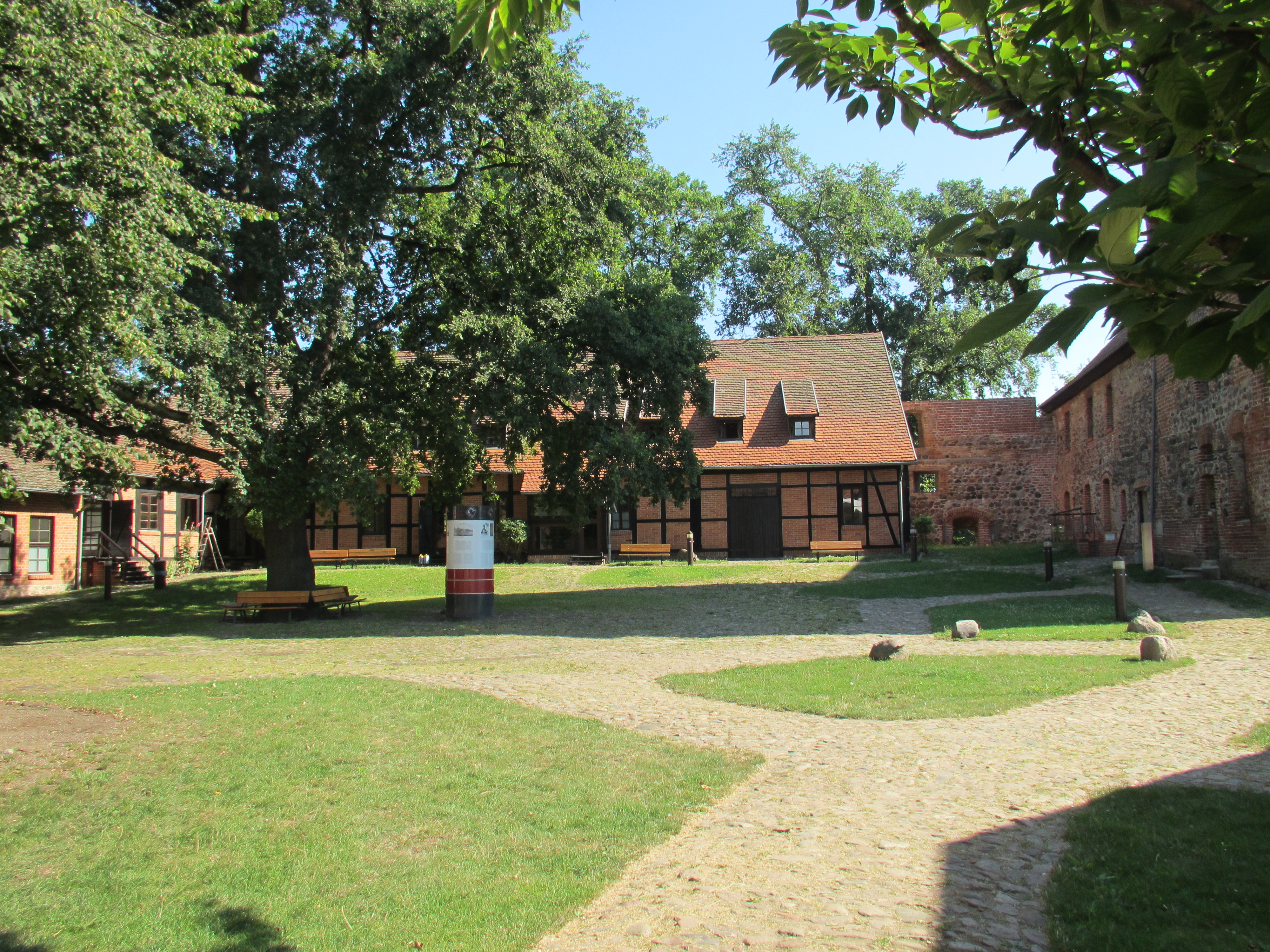 Burg Beeskow.
