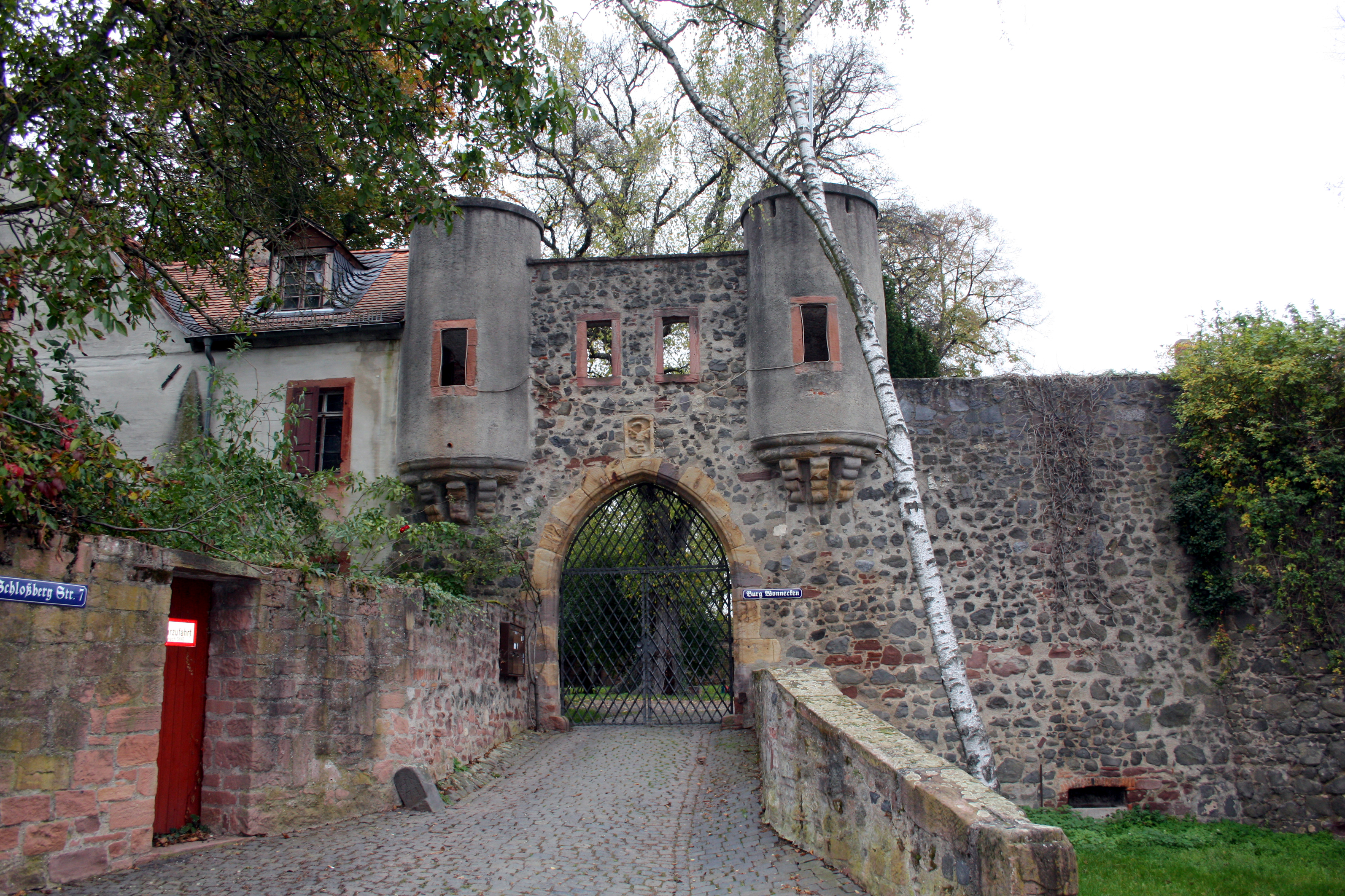Burg-Ruine Windecken (Burg Wonnecken).
