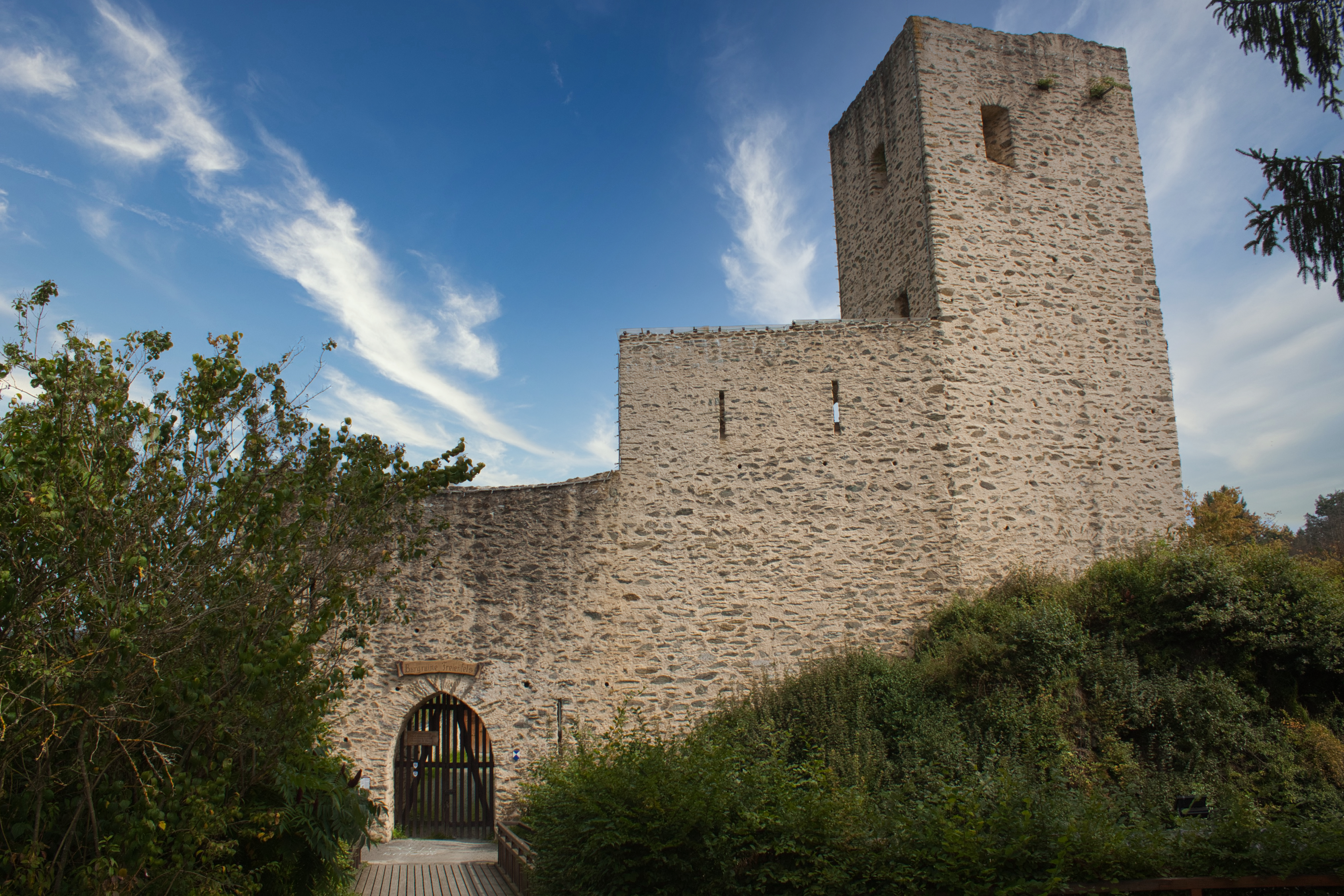 Die Ruine der Burg Freienfels in Weinbach.