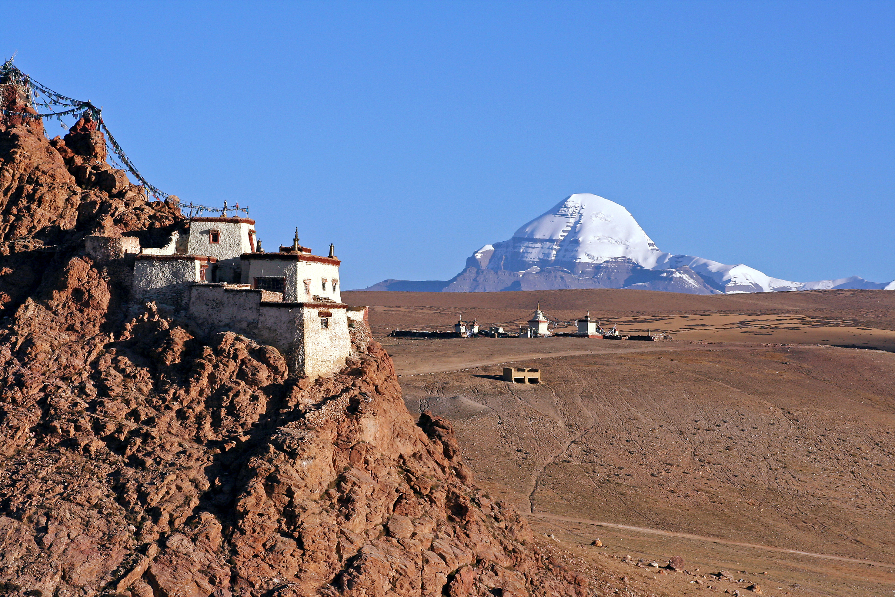 Vom Chiu Kloster eröffnet sich ein weiter Blick über die tibetische Hochebene und den Heiligen Kailash.
