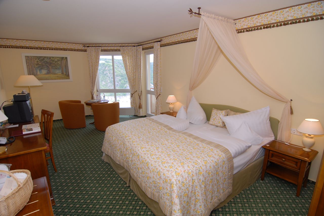Deluxe Zimmer im Romantik Hotel Schloss Rheinfels.
