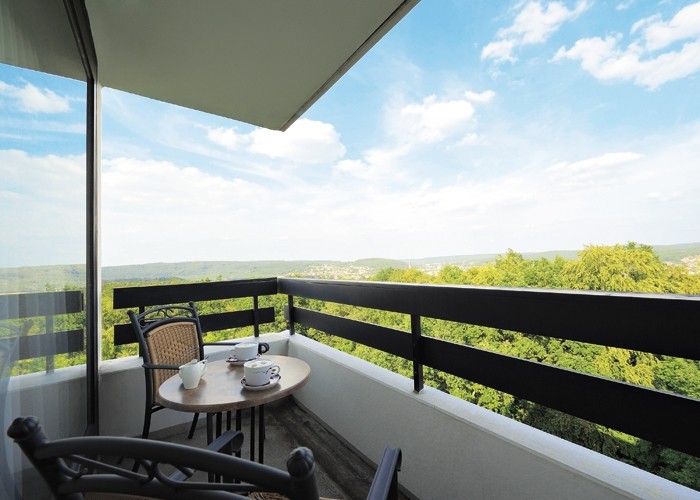 Balkonansicht mit Ausblick vom Dorint Hotel & Sportresort Arnsberg/Sauerland.