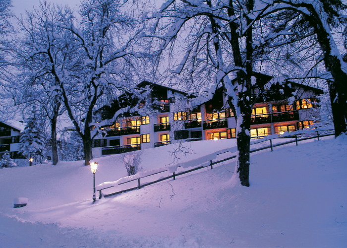 Winteransicht des Dorint Sporthotel Garmisch-Partenkirchen.