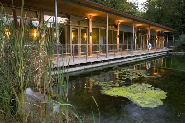 Saunabereich des Dorint An den Thermen Freiburg in der Aussenansicht.