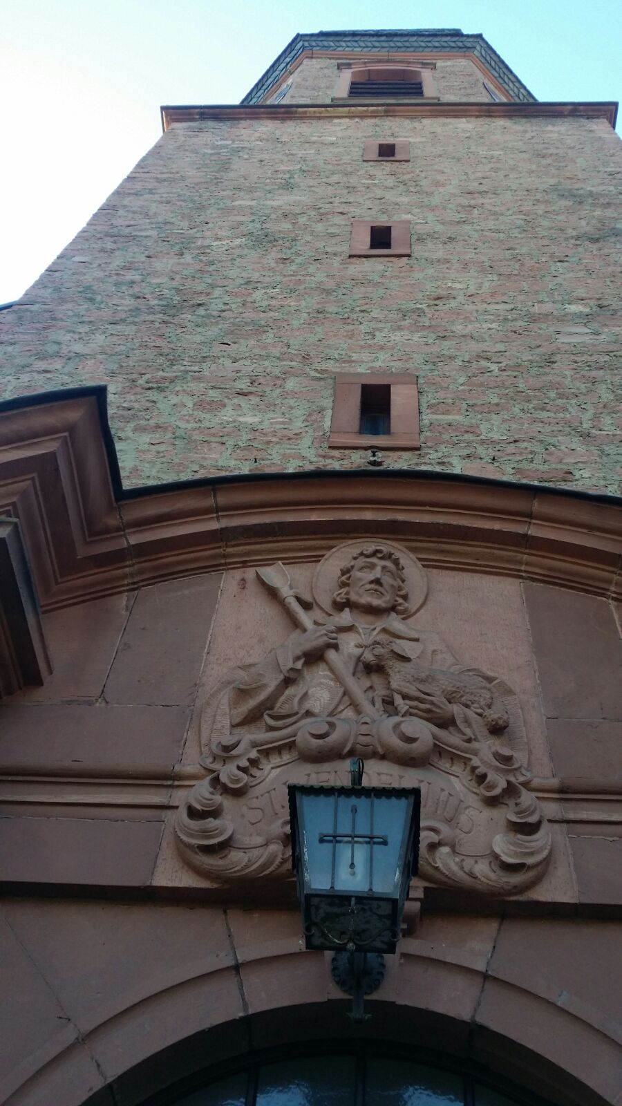 Eingangsportal der Kirche St. Wendelinus, Ortsteil Langenprozelten.