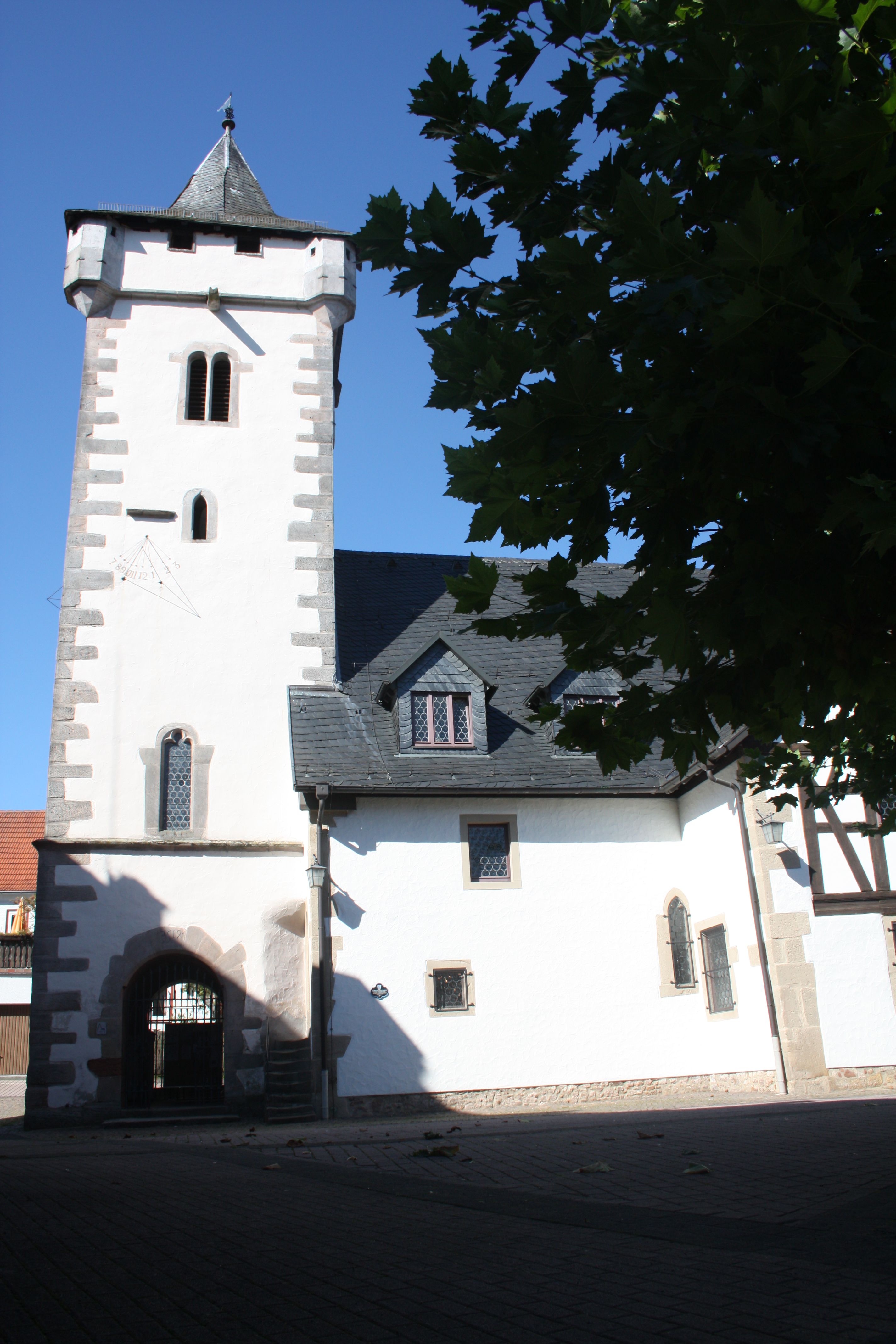Die evangelische Kirche von Wächtersbach hat ihren Ursprung im Jahre 1354, als unter Konrad von Trimberg eine Marienkapelle errichtet wird.