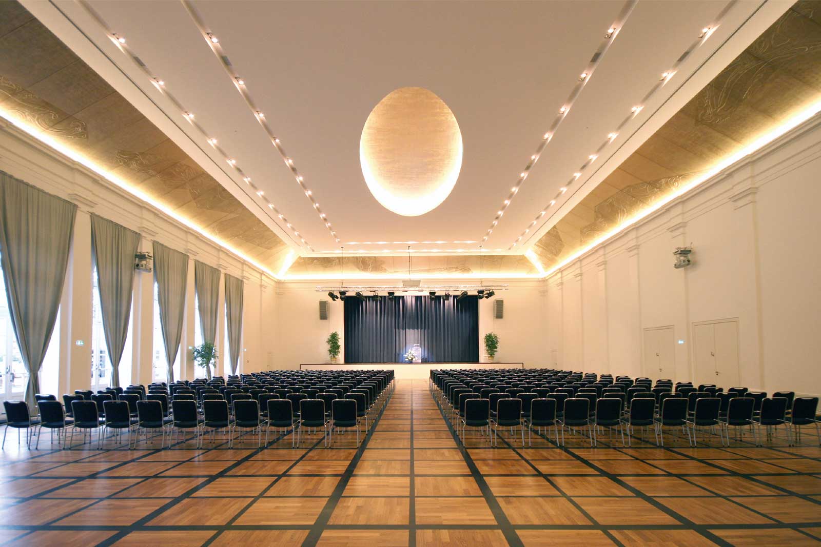 Festsaal des Maritim Hotel am Schlossgarten Fulda.
