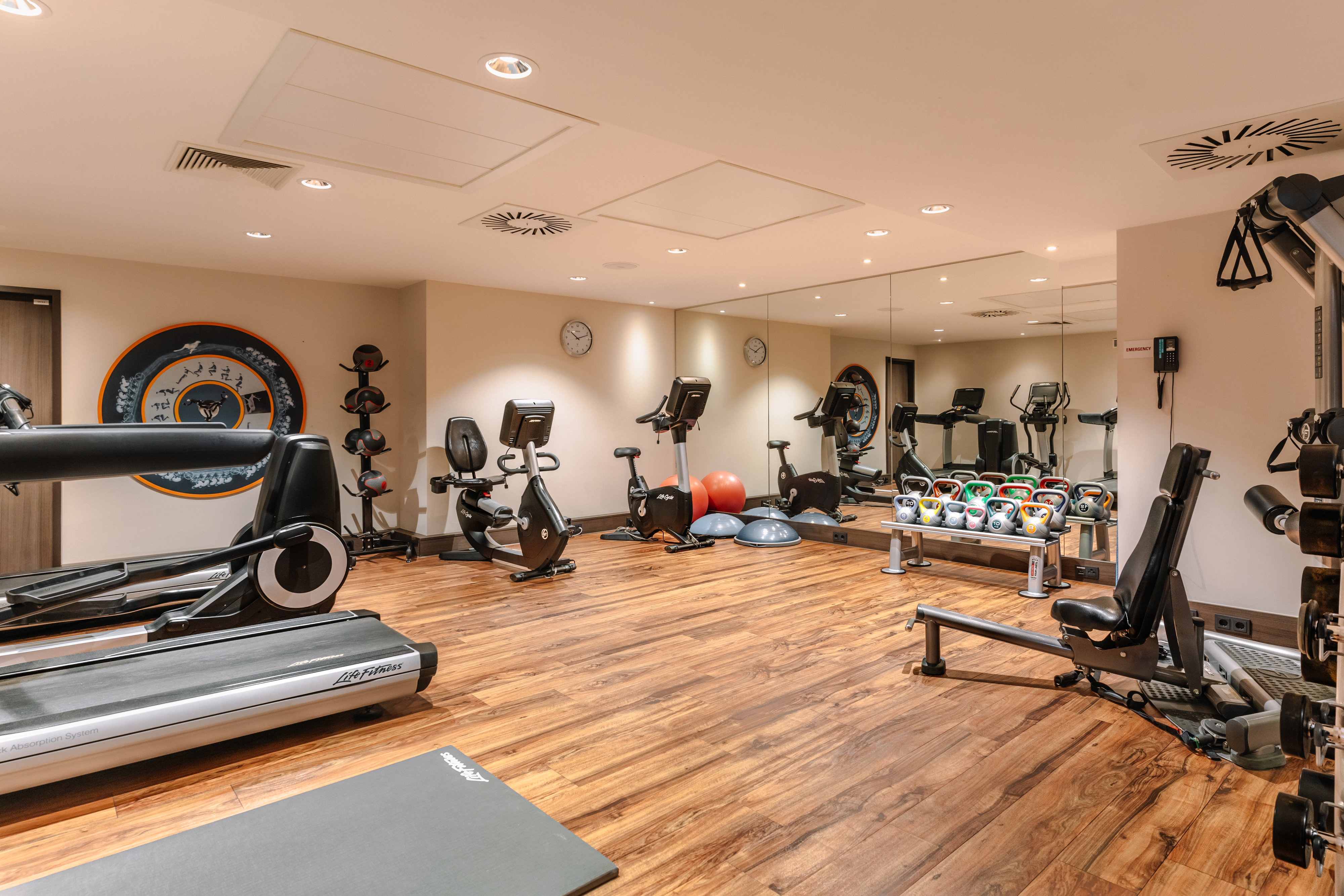 Fitnessraum im Hotel Reichshof, Hamburg.
