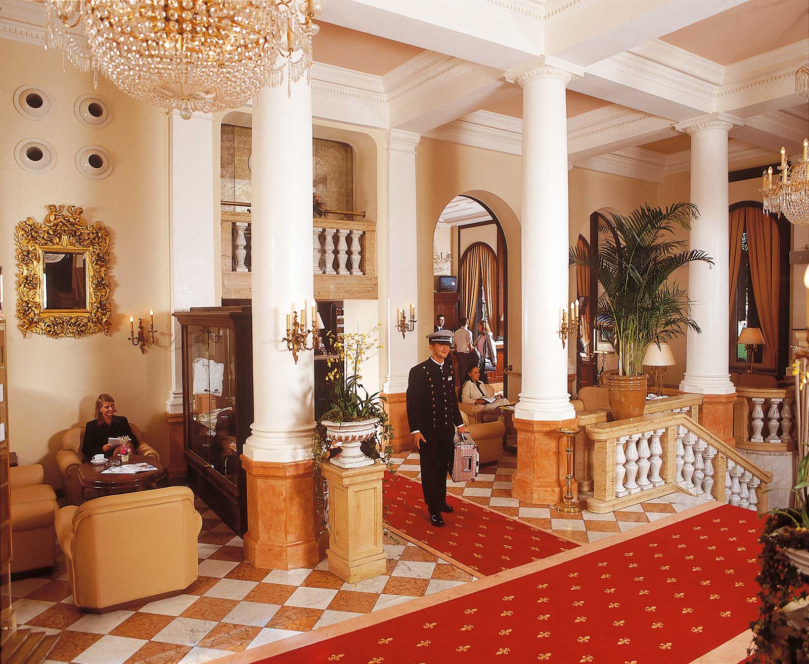 Foyer des Maritim Parkhotel Mannheim.