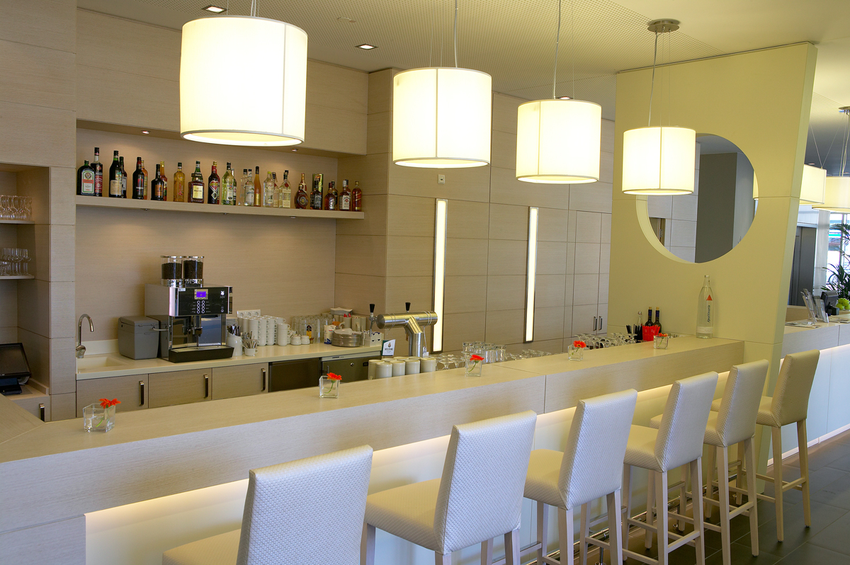 Bar des GHOTEL hotel & living Koblenz.