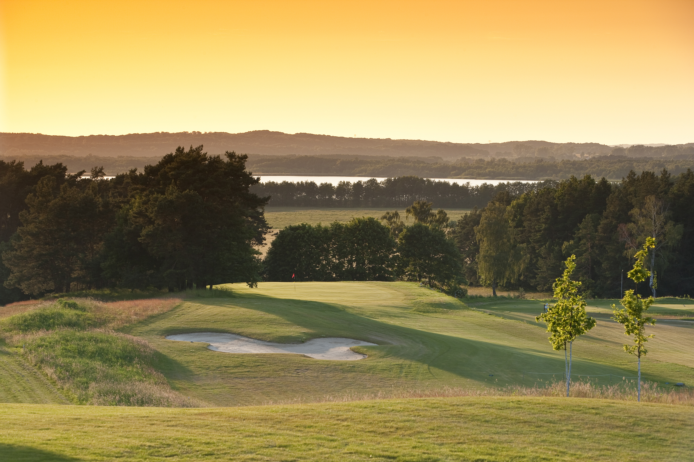 Eingebettet in die von der Eiszeit geprägte Hügellandschaft in Korswandt entstand im Juli 2009 der Golfplatz „Baltic Hills“, der zweite auf der Insel Usedom. 
