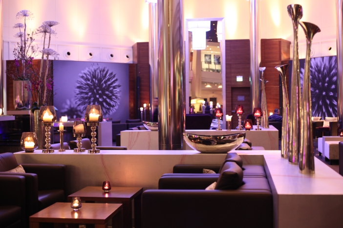 Eine Kombination aus Restaurant, Bar und Lounge - Das GRANDSEVEN im Westin Grand Frankfurt.
