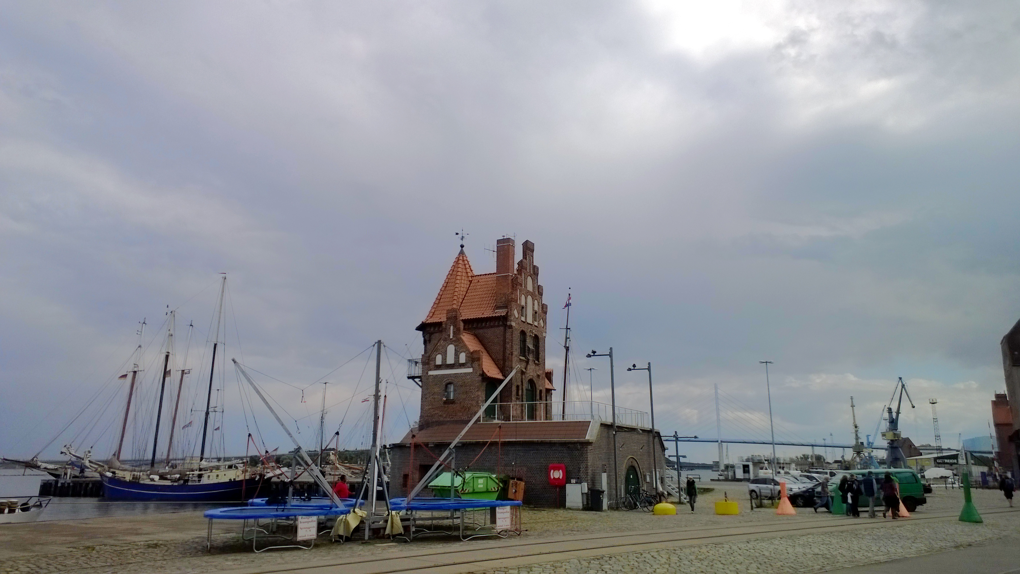 Hafenamt Stralsund.
