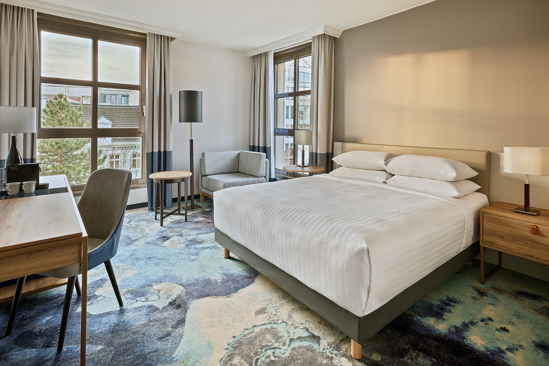 Deluxe King Zimmer im Marriott Hotel, Hamburg.
