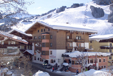 Das Hotel Hasenauer liegt direkt an der Skipiste der wunderschönen Urlaubsregion Saalbach-Hinterglemm.
