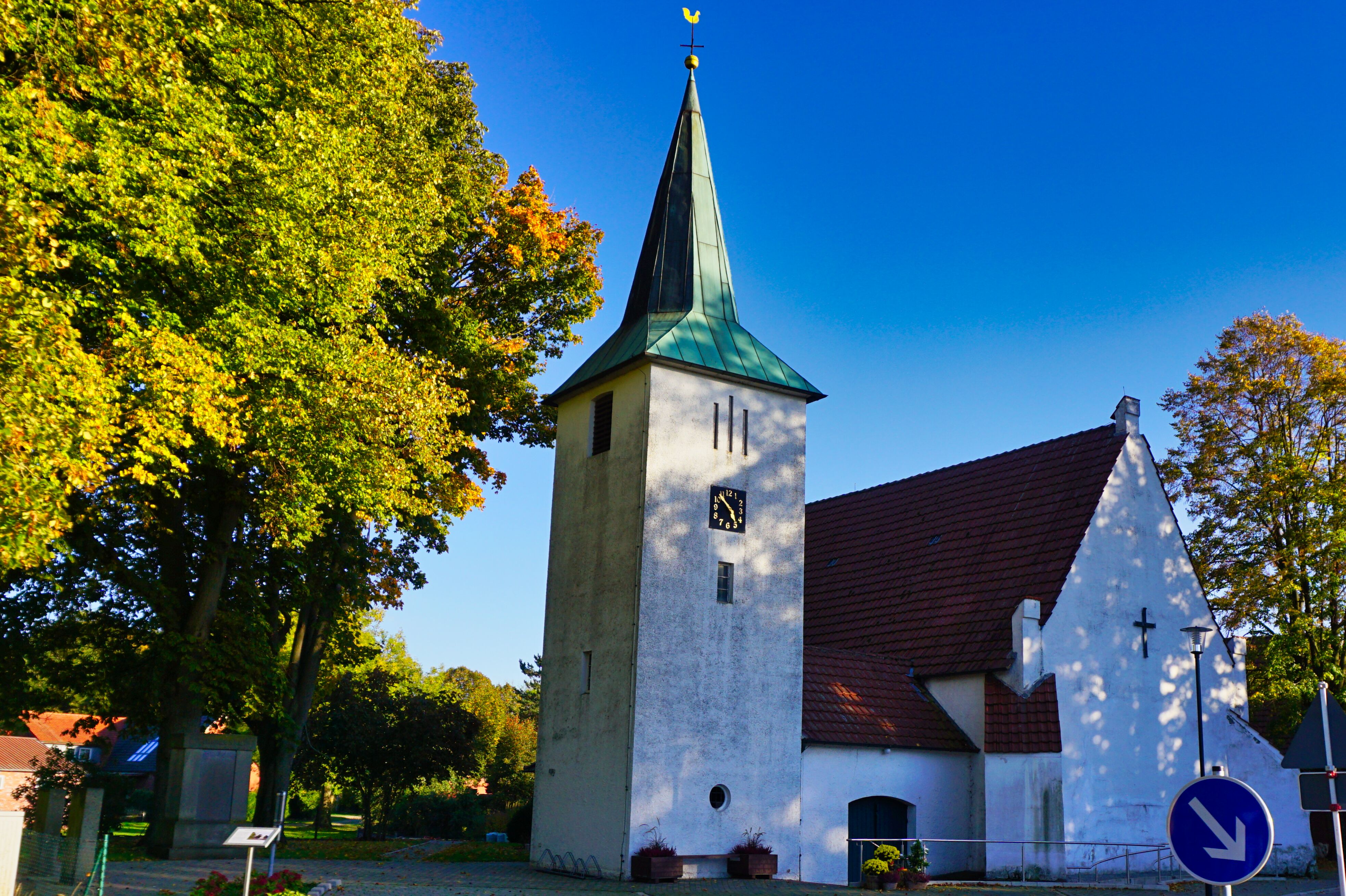 Heilig-Kreuz-Kirche, Barenburg.