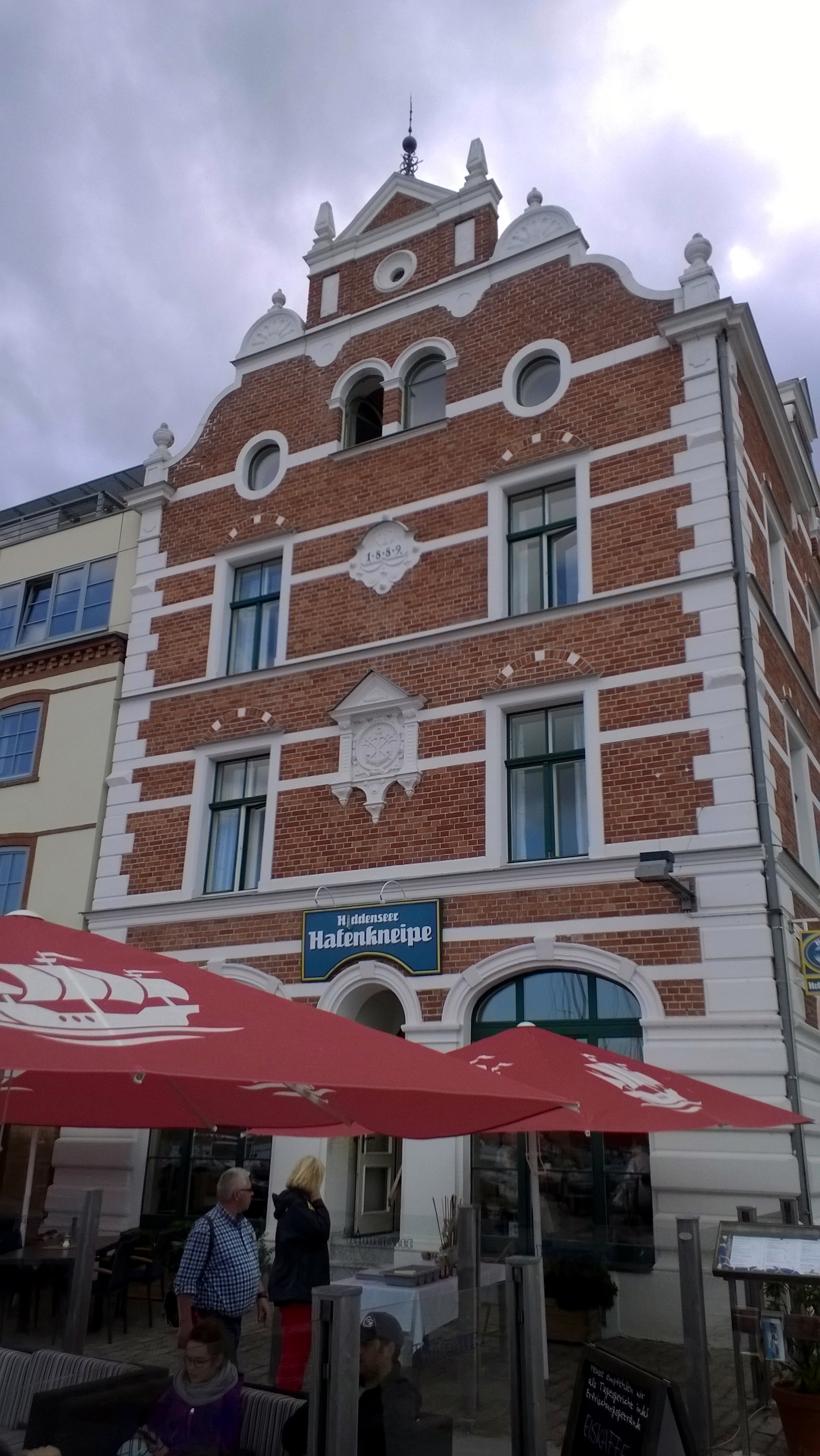 Hiddenseer Hotel und Hafenkneipe, Stralsund.
