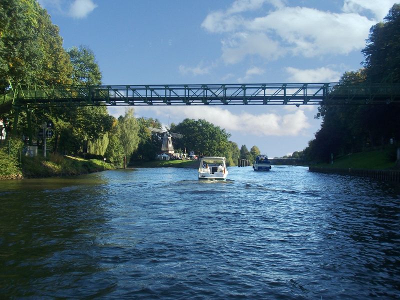 Höltingmühle am Kanal, zwischen dem Dortmund Ems-Kanal und der Hase.
