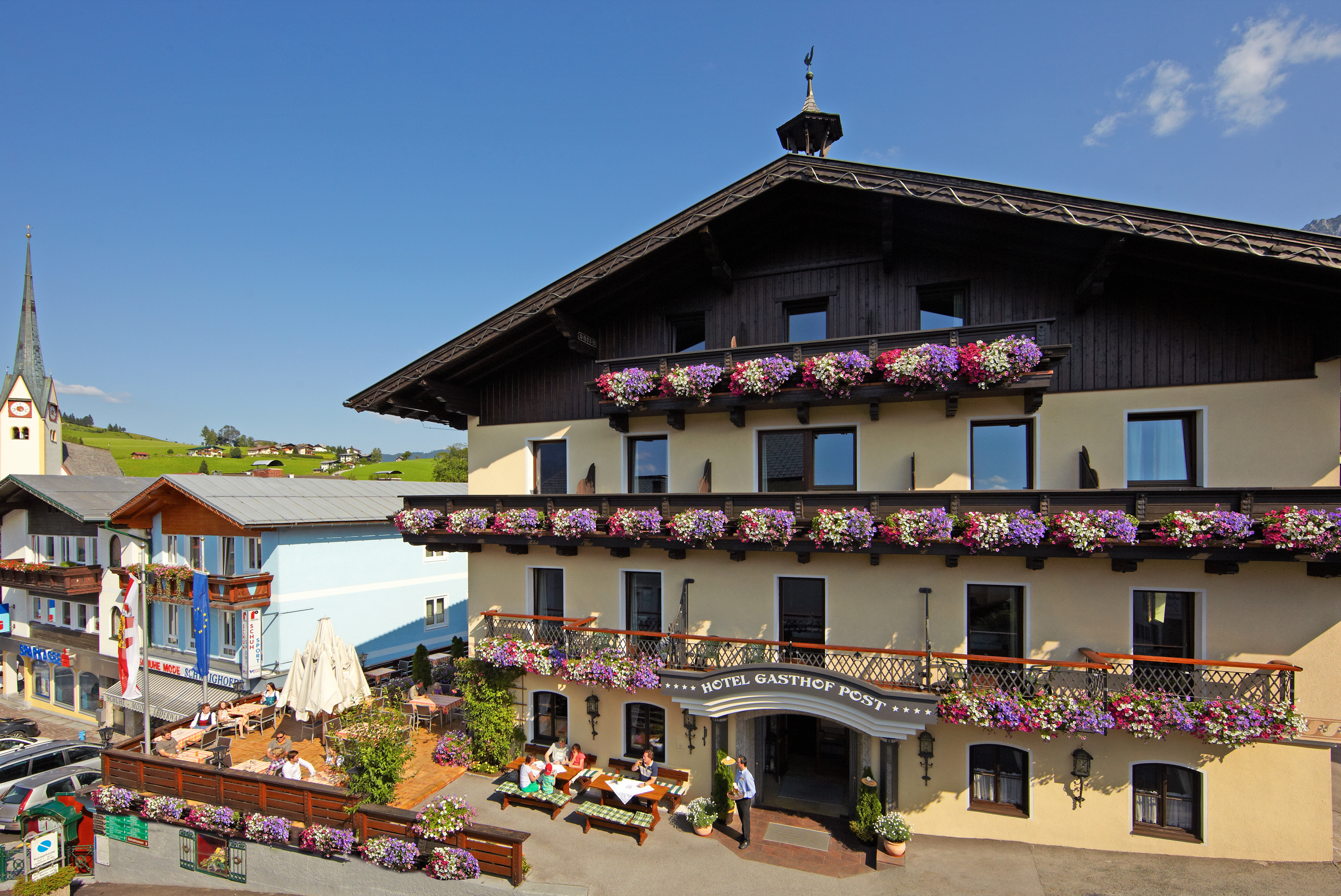 Vorderansicht Hotel Post, Abtenau.
