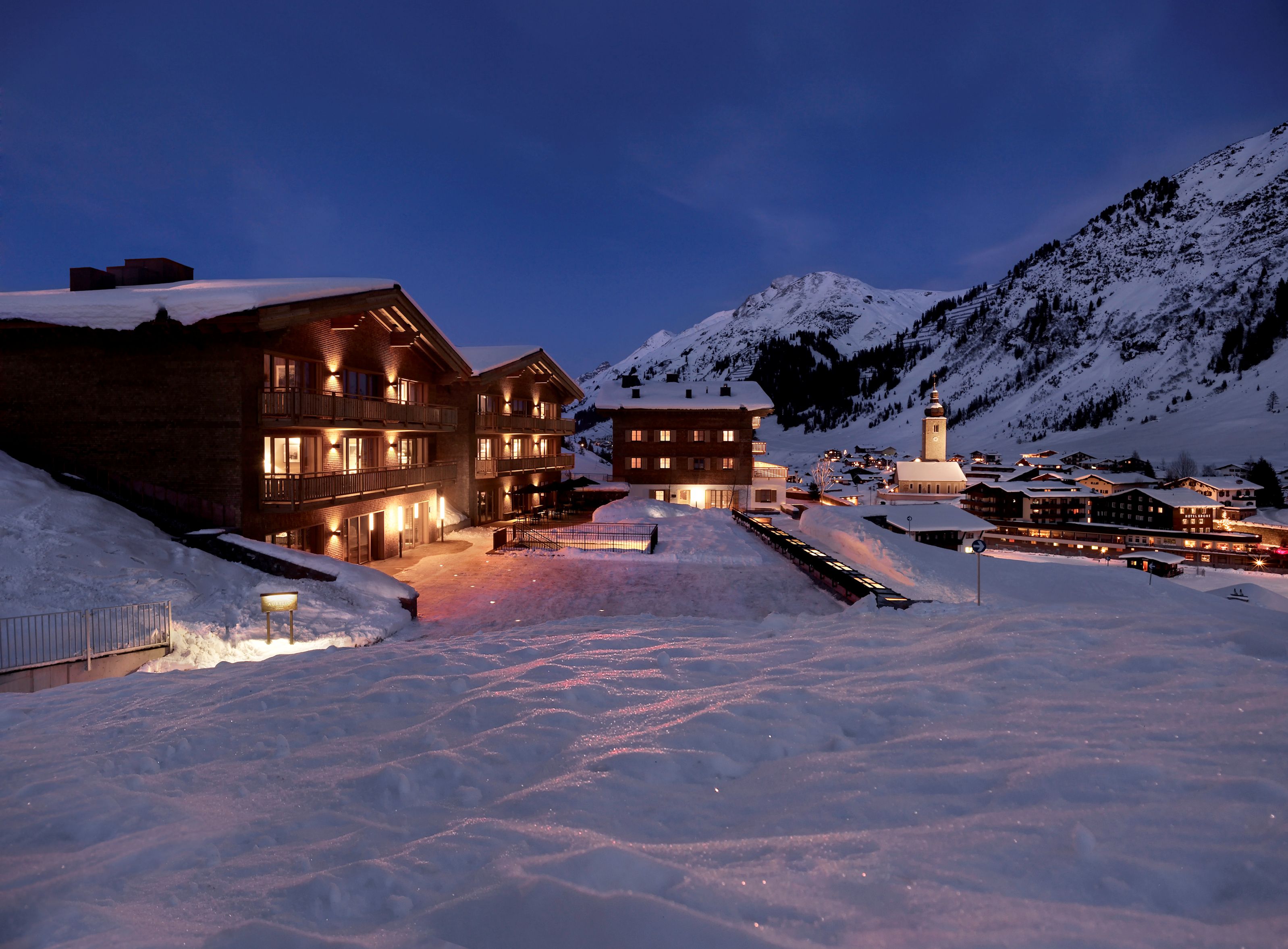 Außenansicht im Winter vom Hotel Aurelio, Lech am Arlberg.
