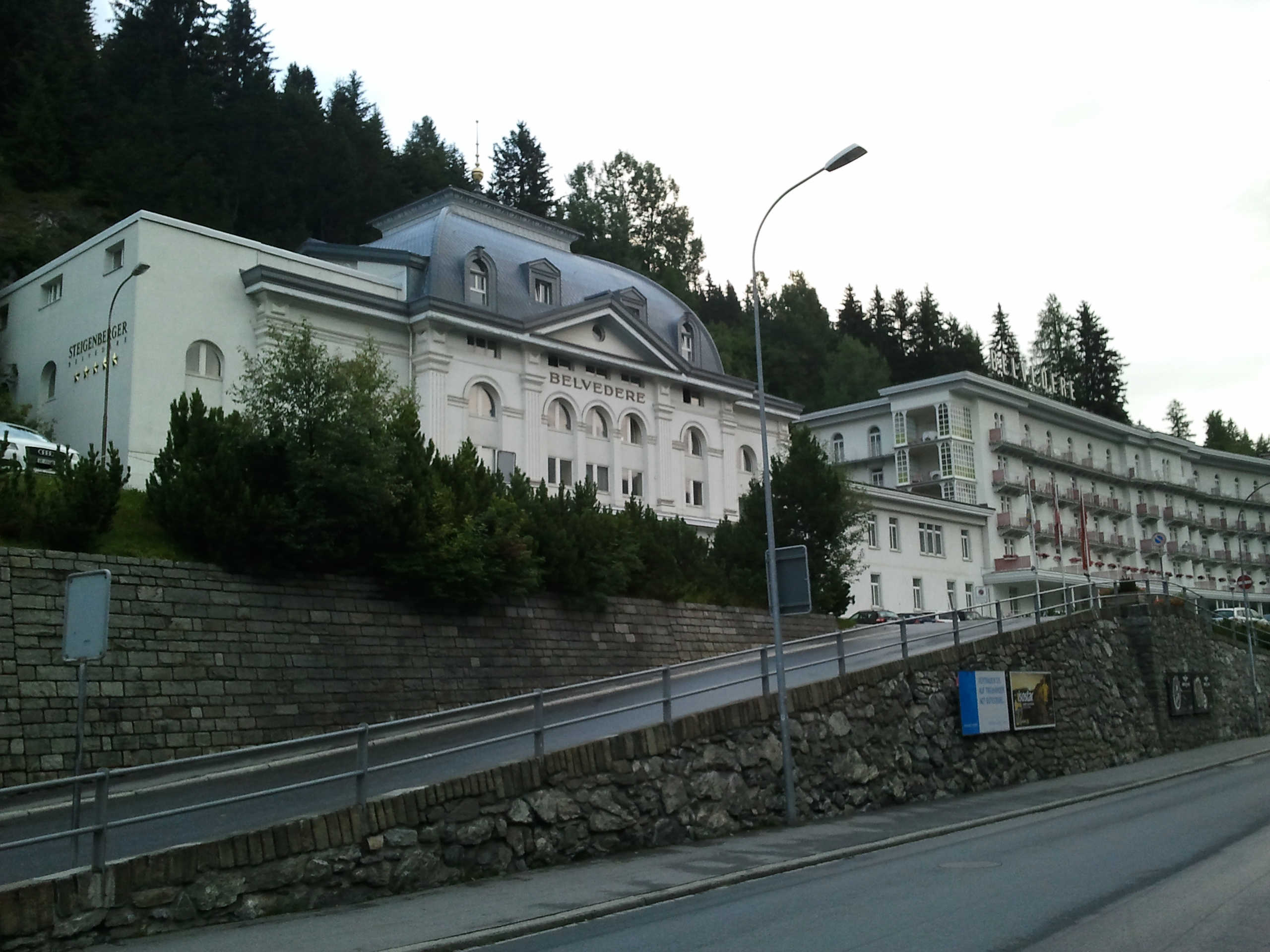 Steigenberger Grandhotel Belvédère.
