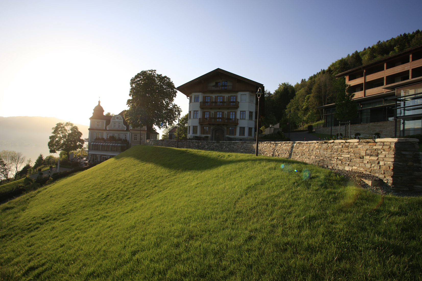 Außenansicht vom DAS TEGERNSEE hotel & spa.
