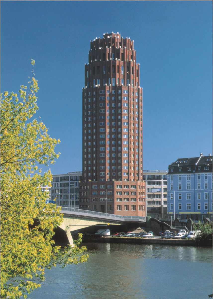 Tower-Ansicht des Lindner Hotel & Residence Main Plaza in Frankfurt am Main.