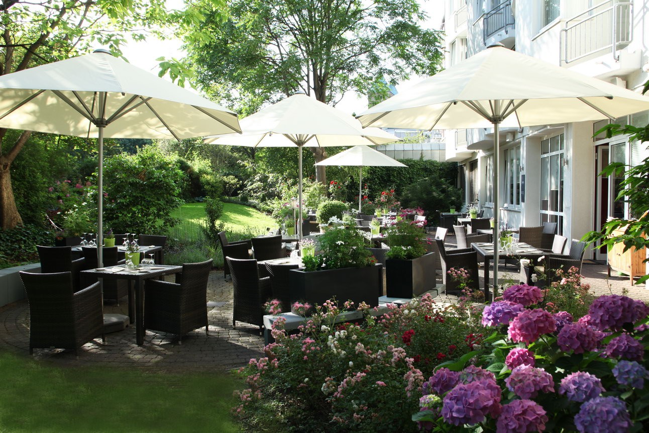 Gartenterrasse vom Lindner Hotel Rhein Residence Düsseldorf.