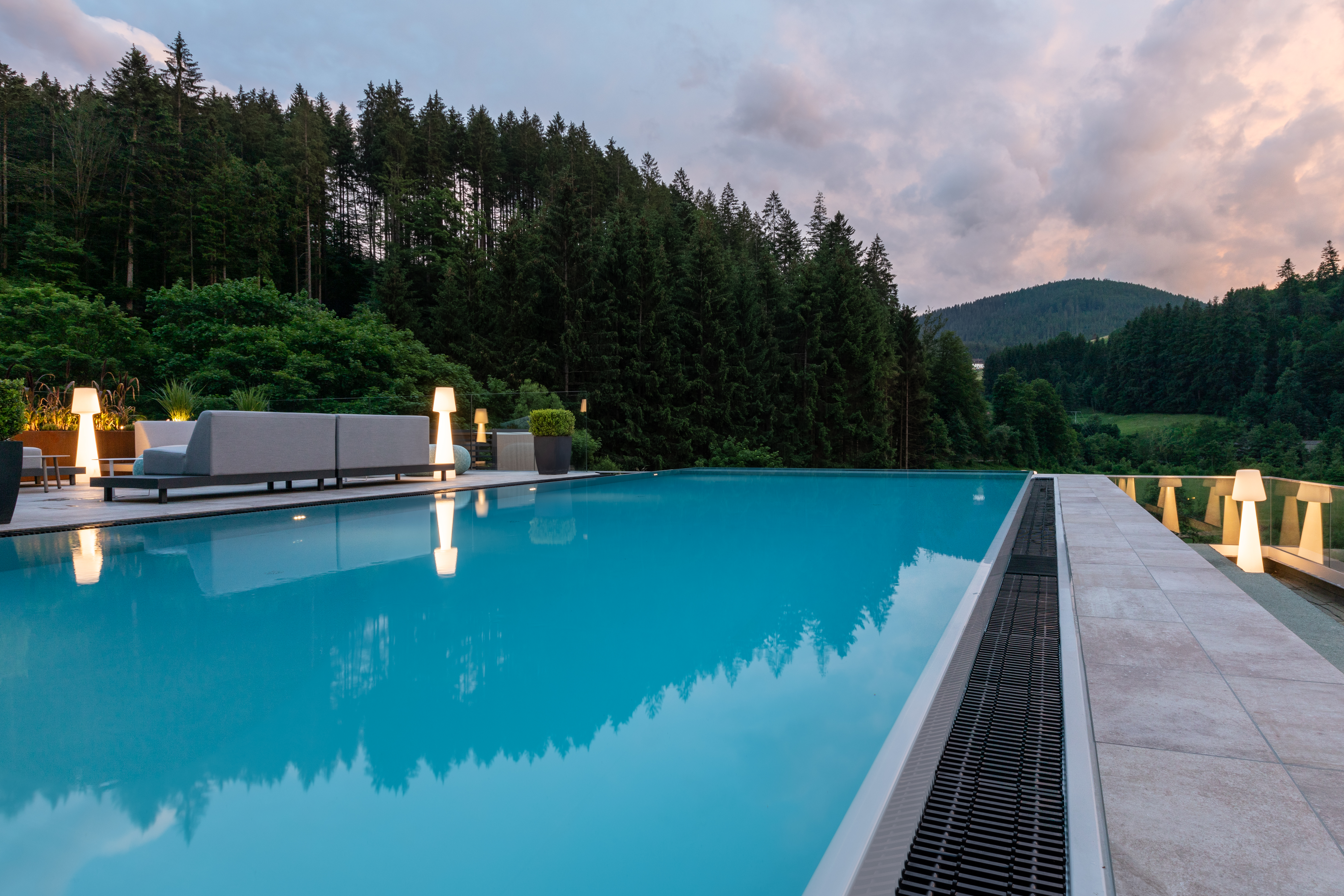 Außenpool SKY-SPA Romantik Hotel Sackmann, Baiersbronn.
