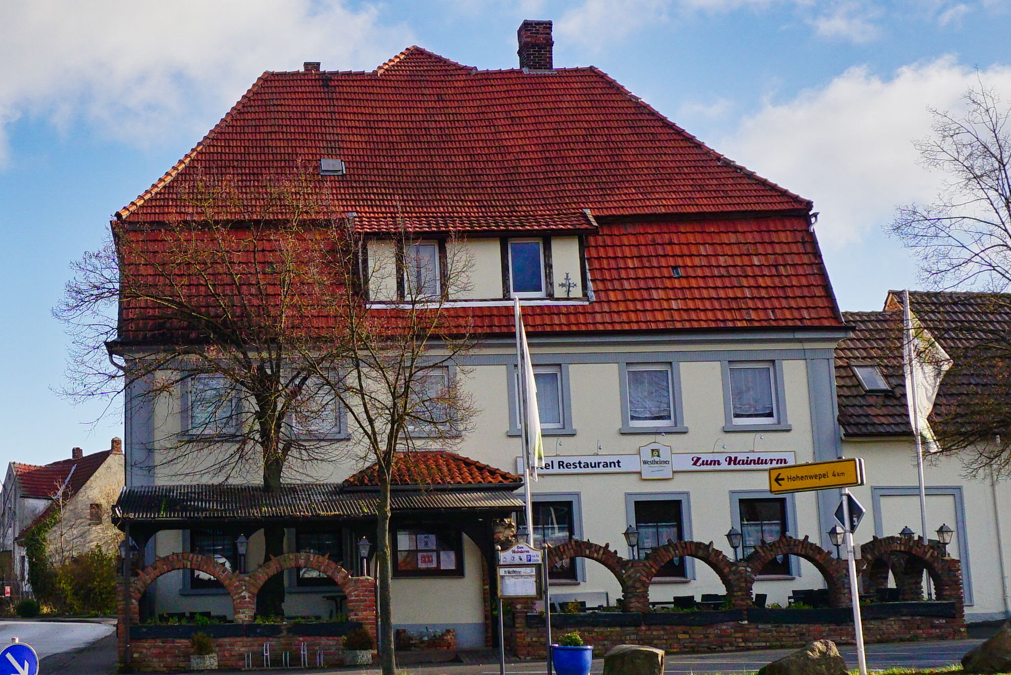 Hotel Zum Hainturm in Ossendorf, Warburg.
