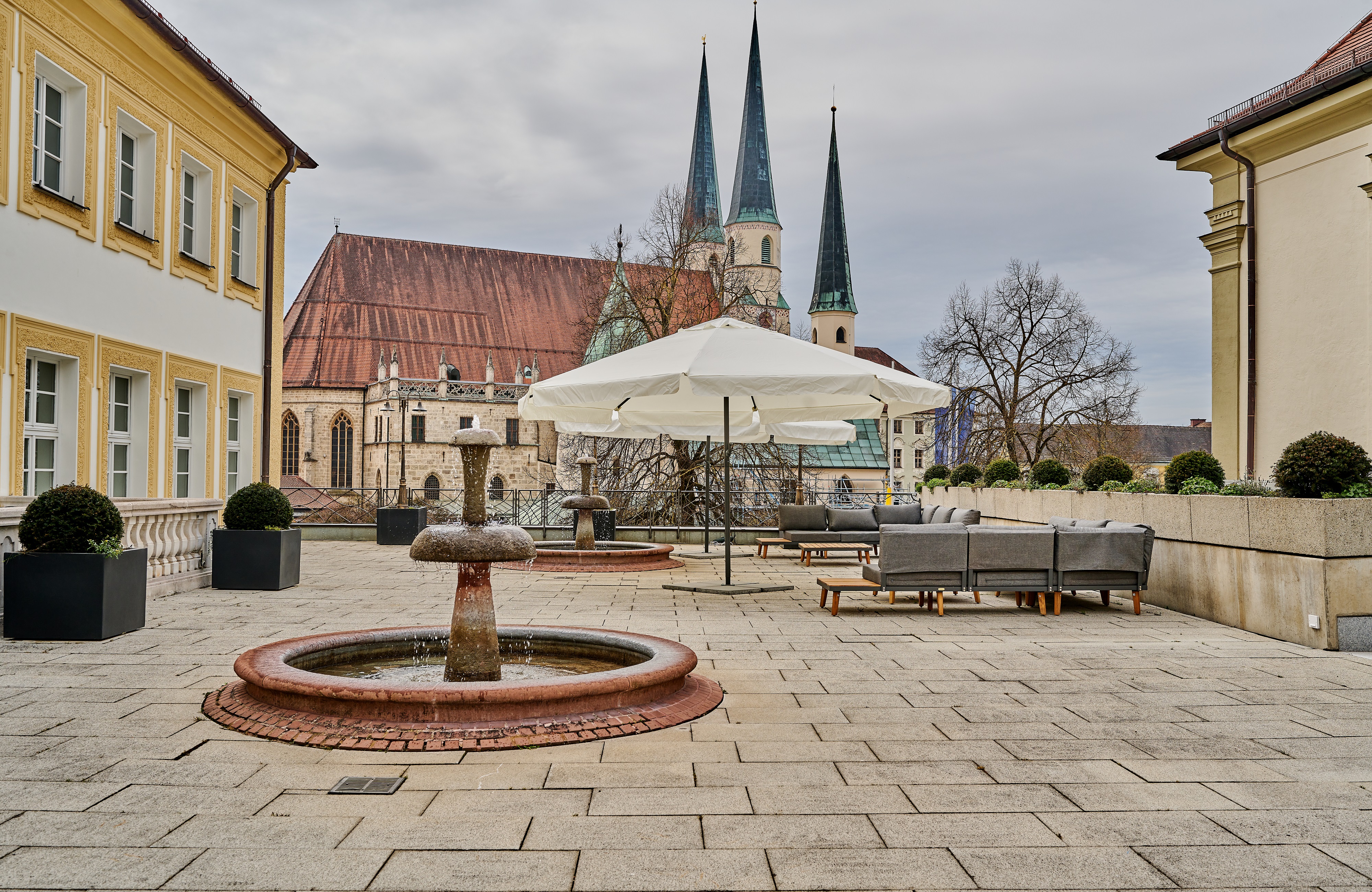 Die Dachterrasse mit Blick auf den Kapellplatz.
