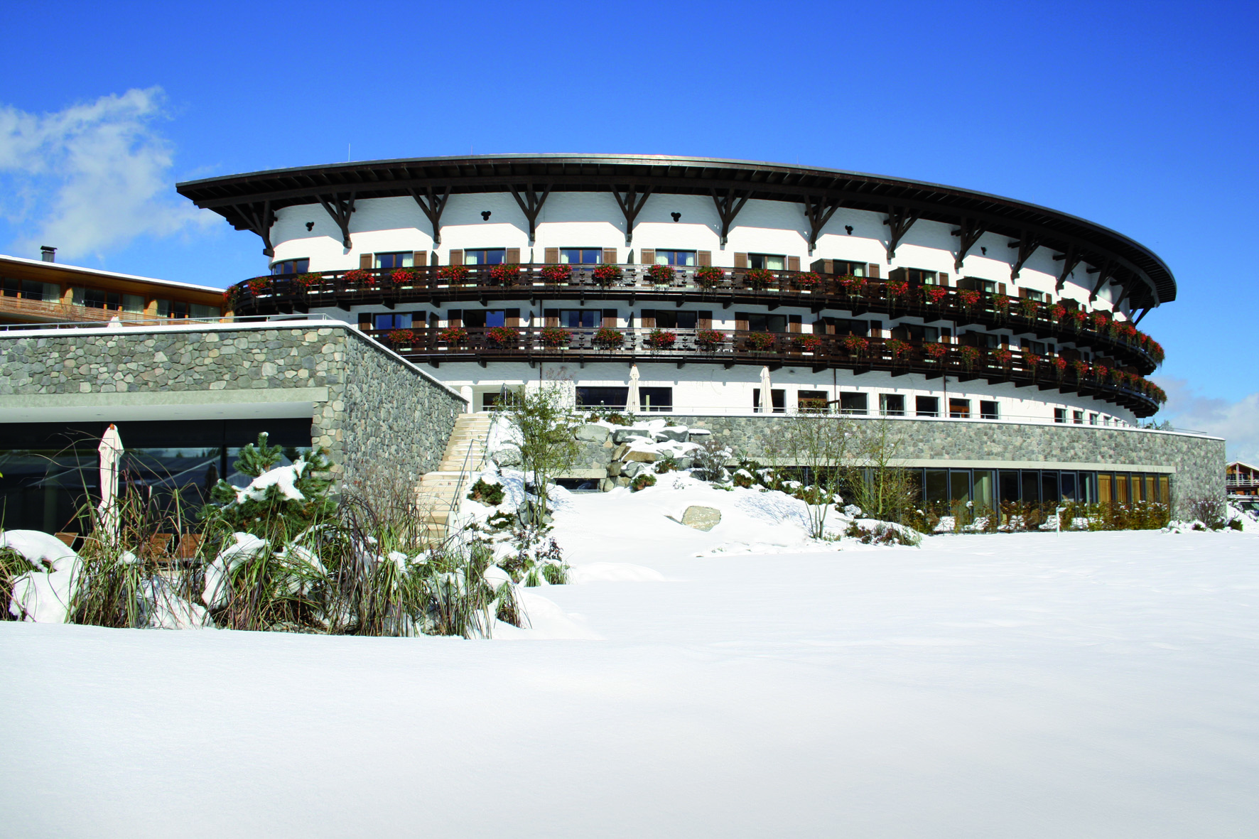 Das Travel Charme Ifen Hotel im Winter.