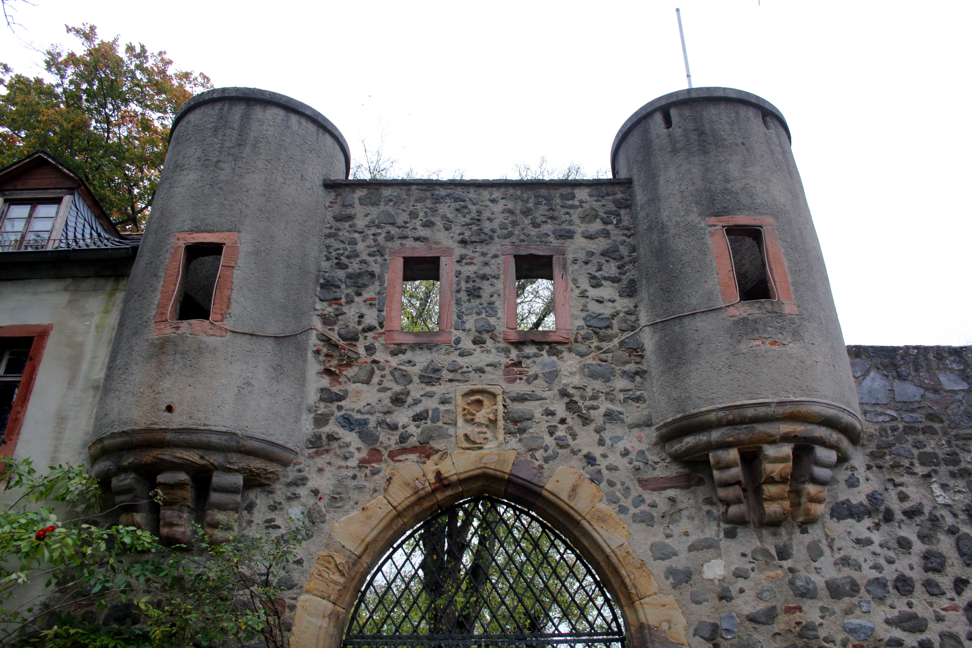 Inneres Burgtor Burg Windecken.
