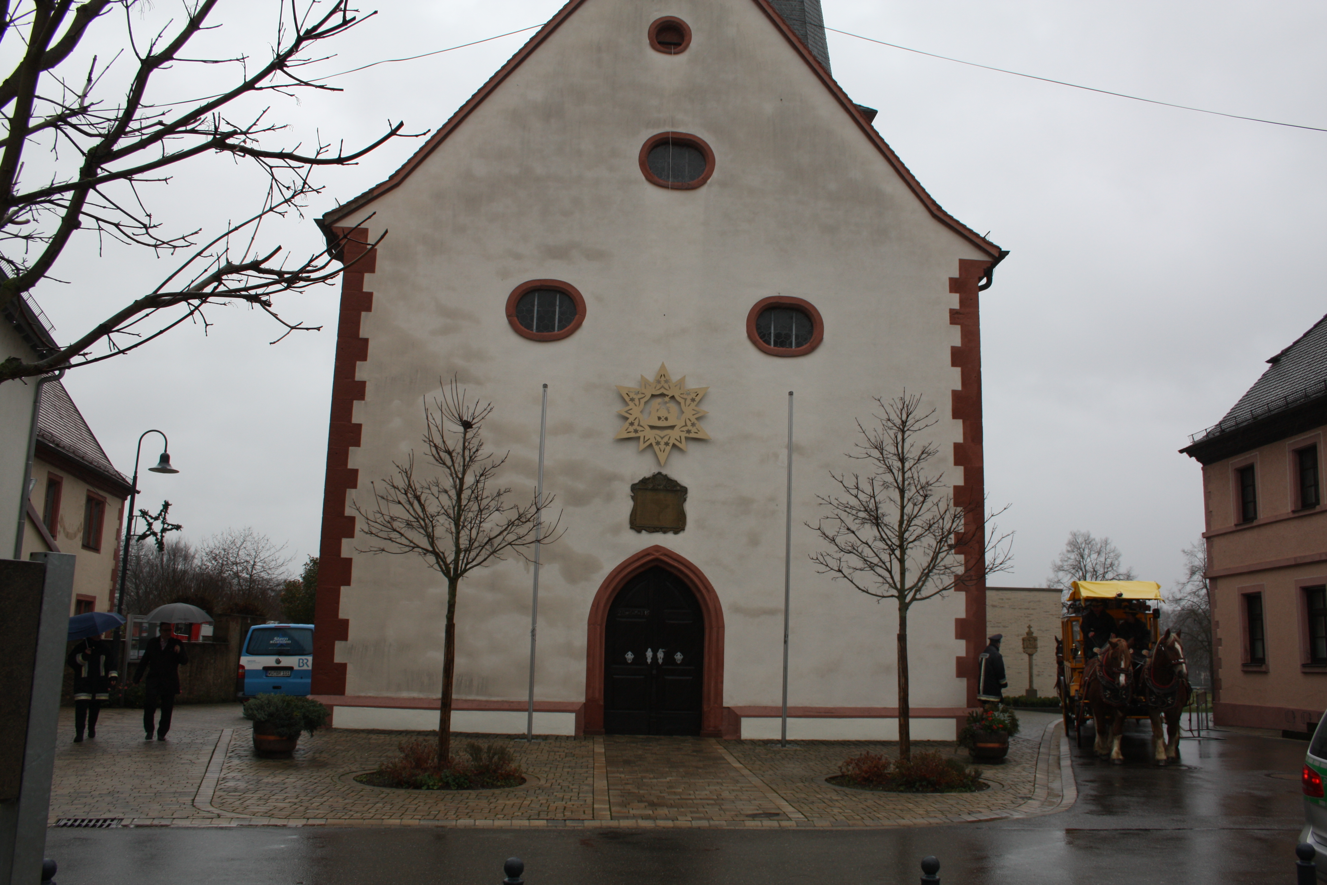 Westfassade der Julius Echter Kirche Himmelstadt.