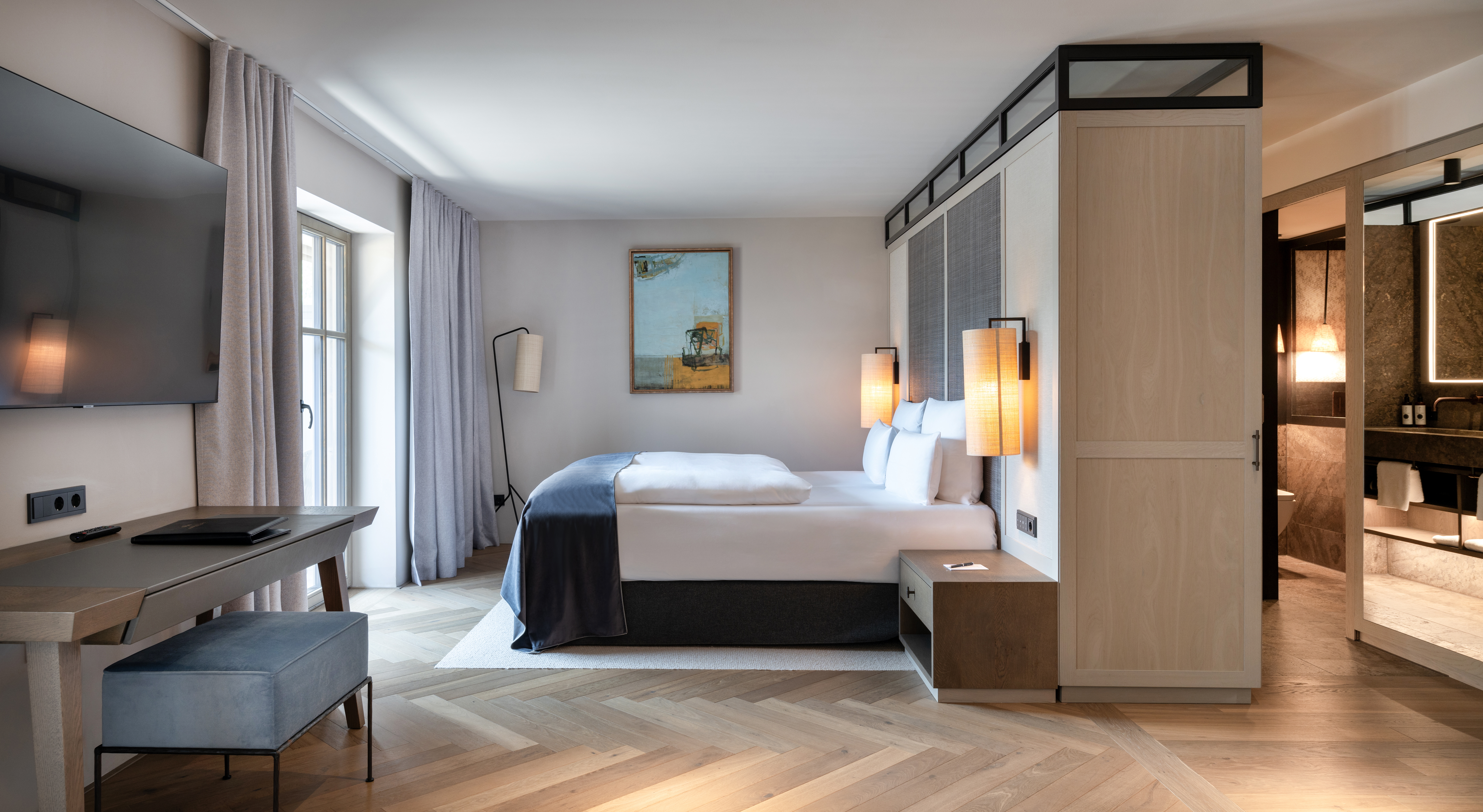 Juniorsuite im Parkhotel Egerner Höfe, Rottach-Egern.
