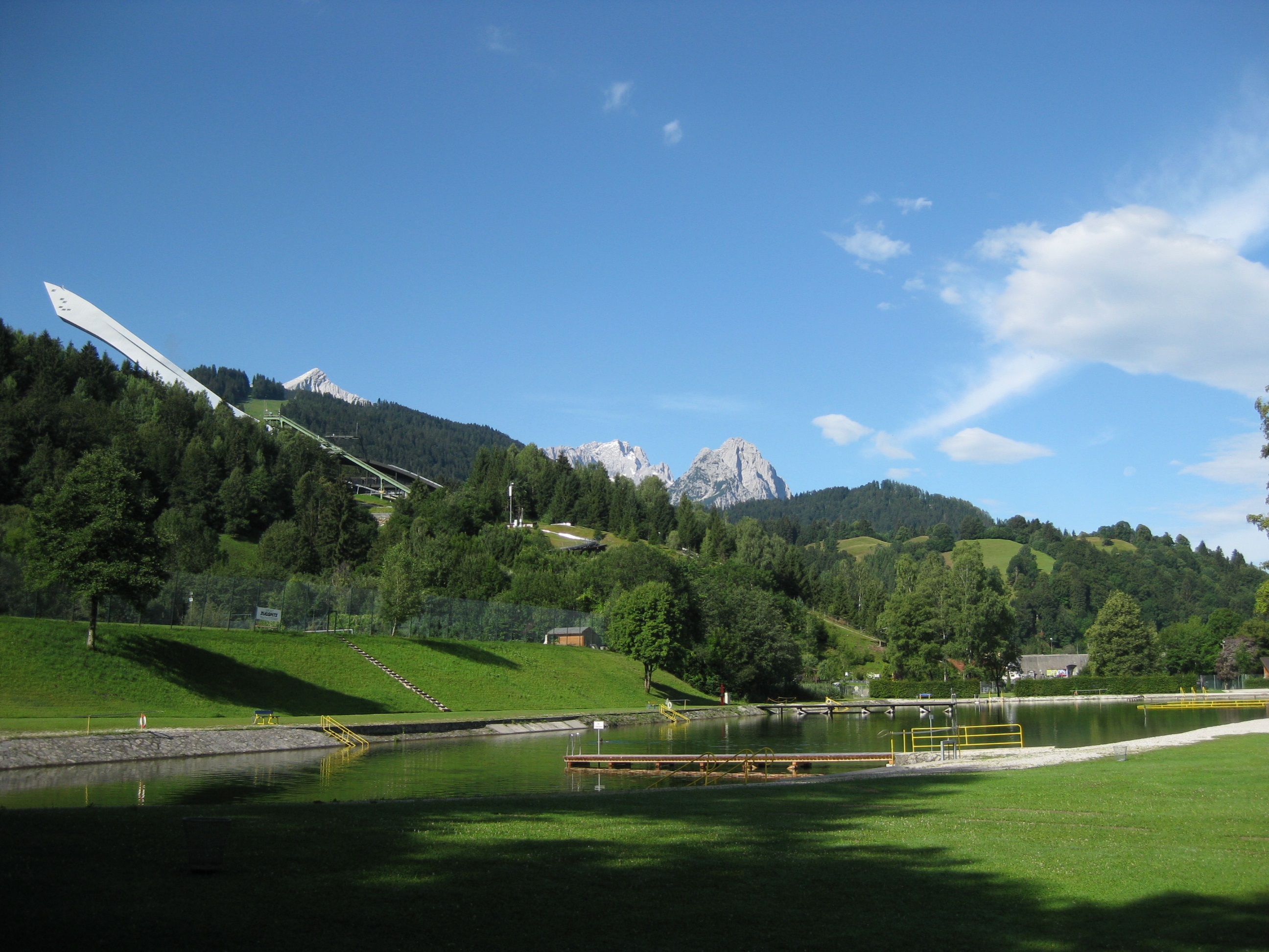 Naturfreibad Kainzenbad in Garmisch-Partenkirchen.
