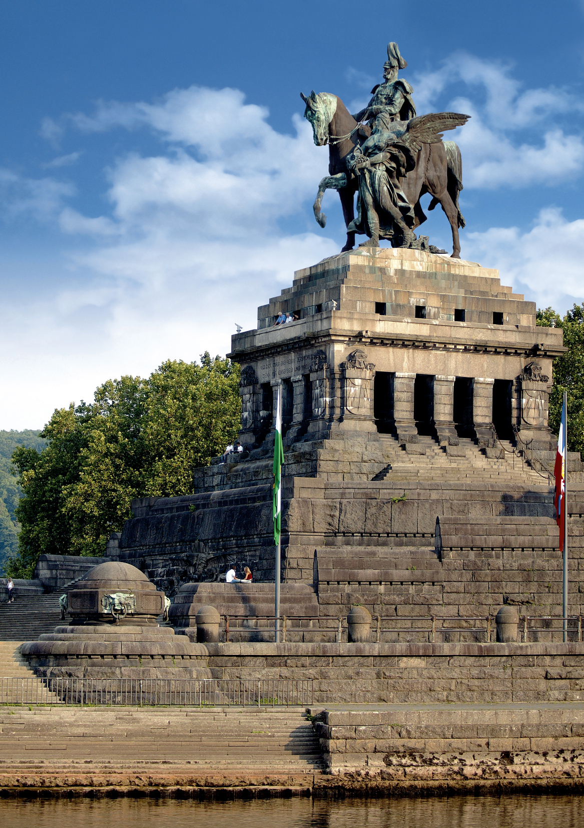 Kaiser Wilhelm Statue am Deutschen Eck in Koblenz.
