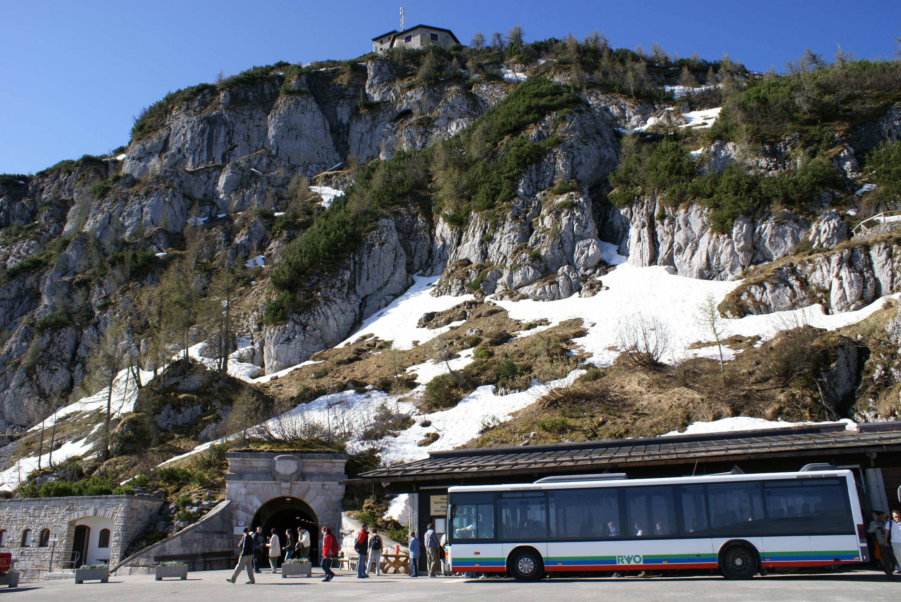 Der Kehlstein bietet einen wunderbaren Ausblick ins Berchtesgadener Land und deren Alpen.
