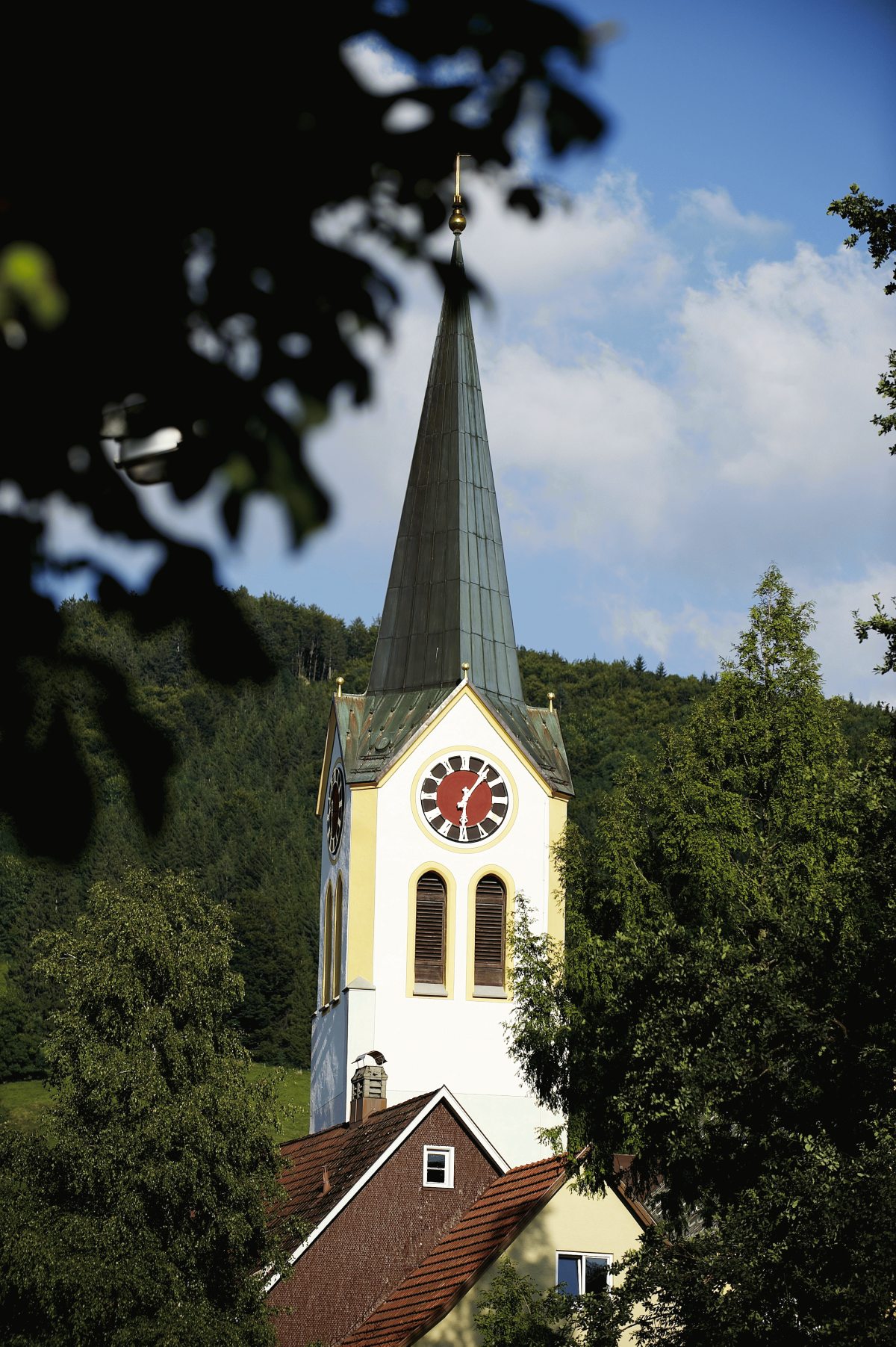 Kirche Sankt Peter und Paul in Oberstaufen.
