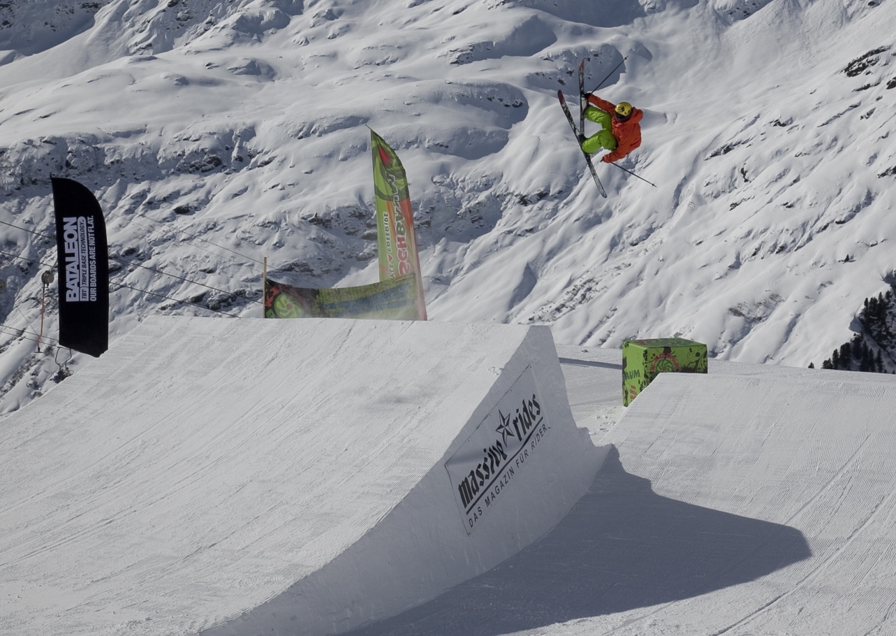 „Kirschbaum Battle“ im Stanton-Park am Rendl in St. Anton am Arlberg.
