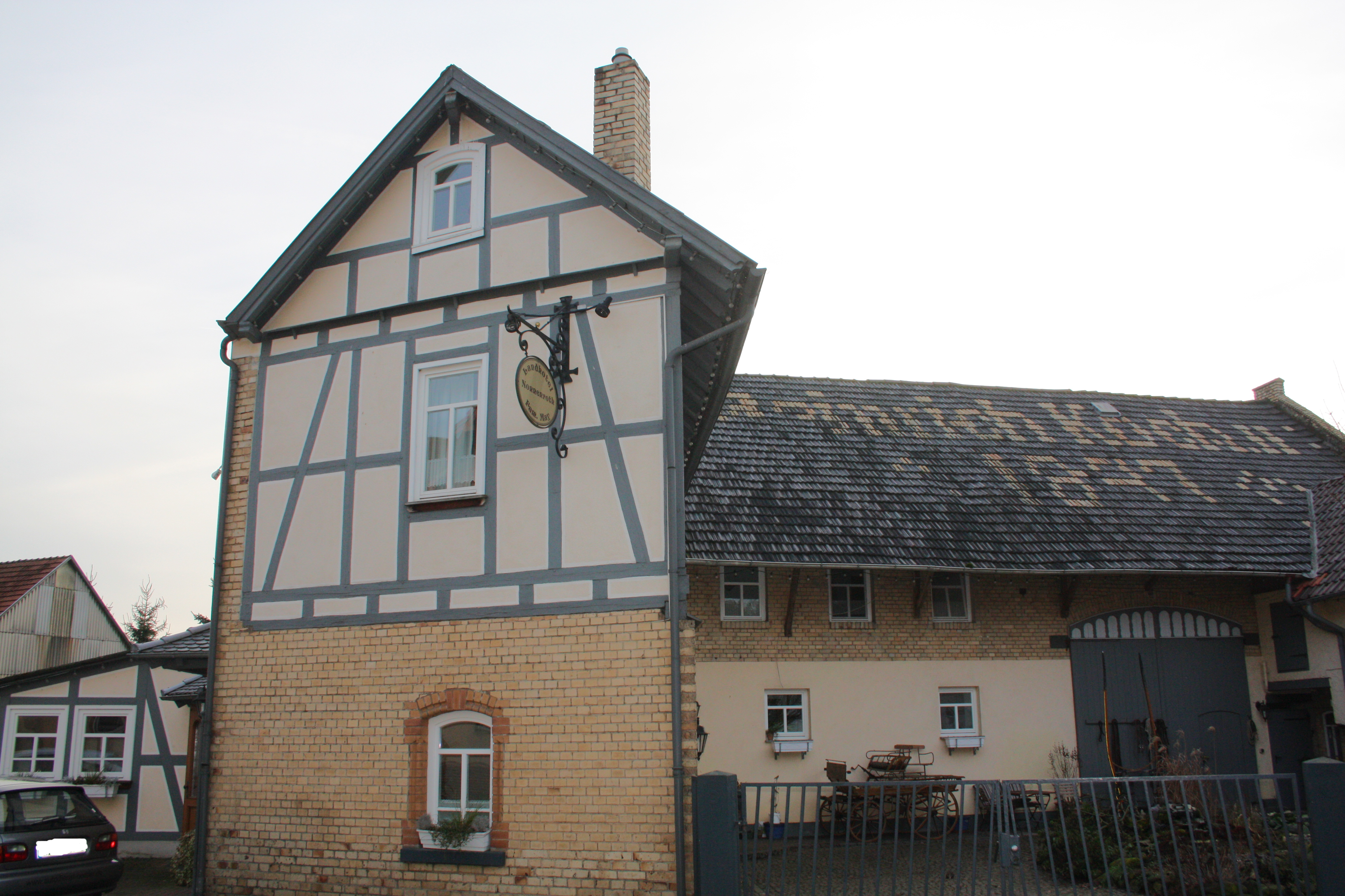 Außenansicht vom Landhotel Nonnenroth, 35410 Hungen (Ortsteil Nonnenroth).
