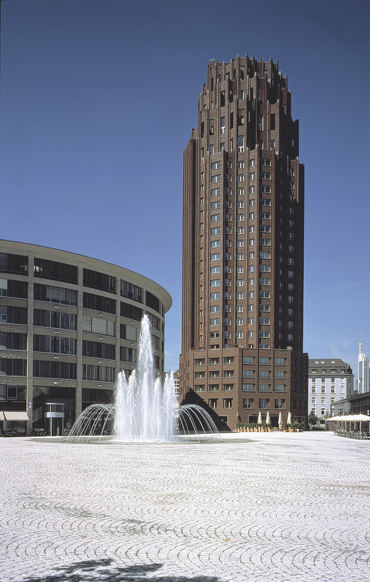 Aussenansicht des Lindner Hotel & Residence Main Plaza in Frankfurt am Main.