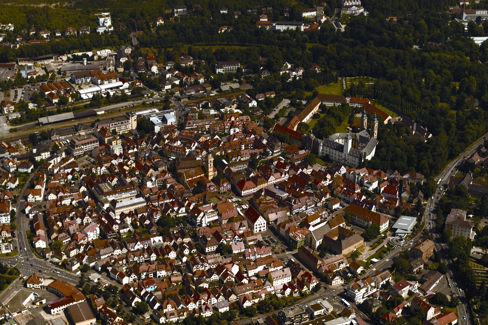 Luftaufnahme der Stadt Bad Mergentheim.

