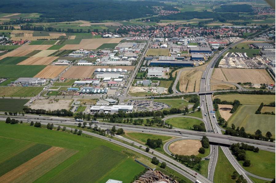 Luftbild Industriegebiet Stadt Memmingen.
