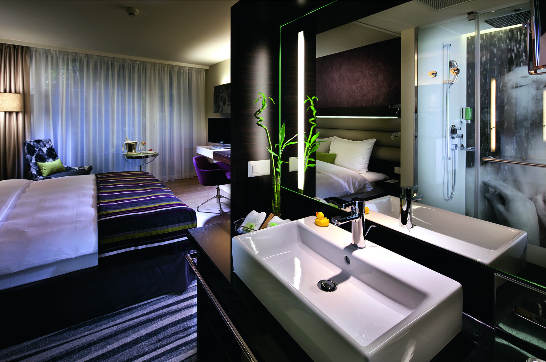 Die Business-Zimmer im zeitgemäßen Design des Mövenpick Hotel Lausanne/Schweiz.