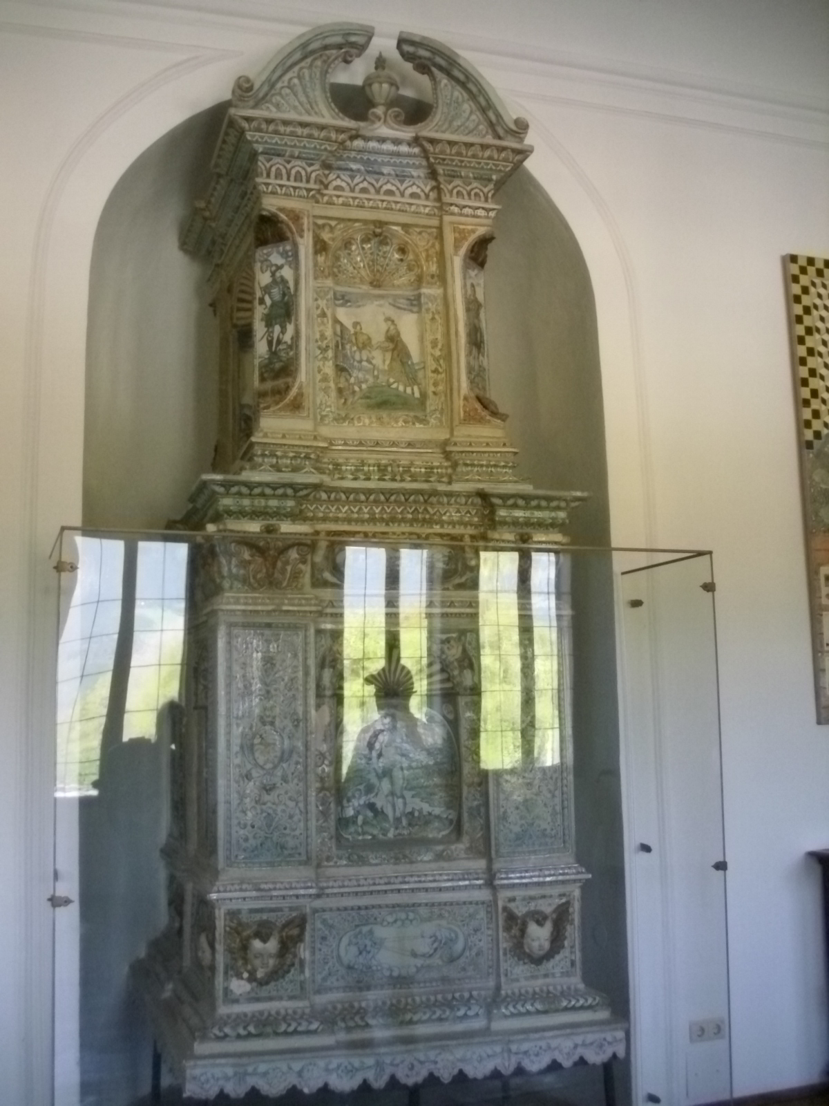 Antiker Ofen im Museum vom Schloss Hellbrunn.
