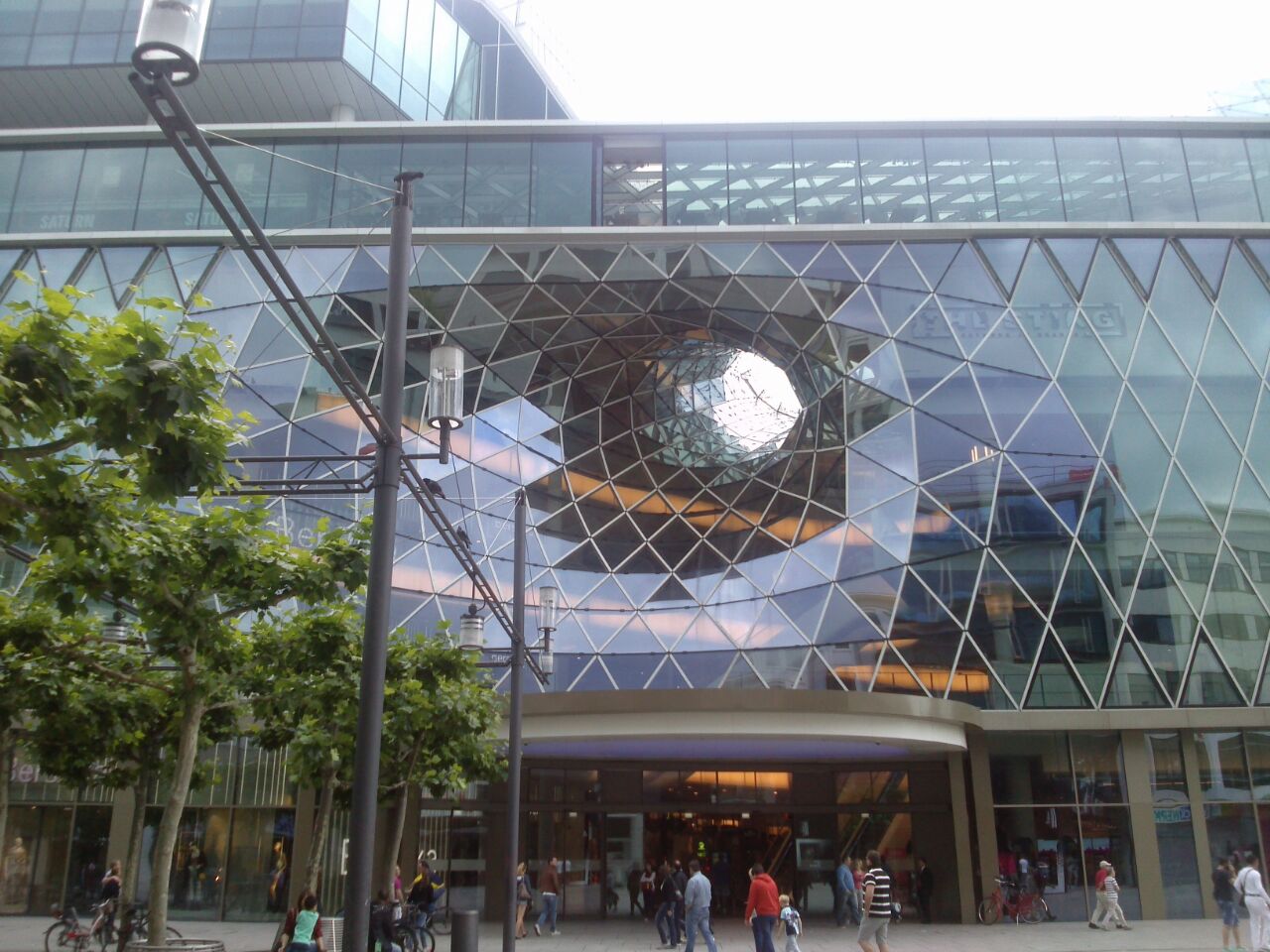 Das Einkaufs-Center MyZeil im Herzen der Stadt Frankfurt am Main.

