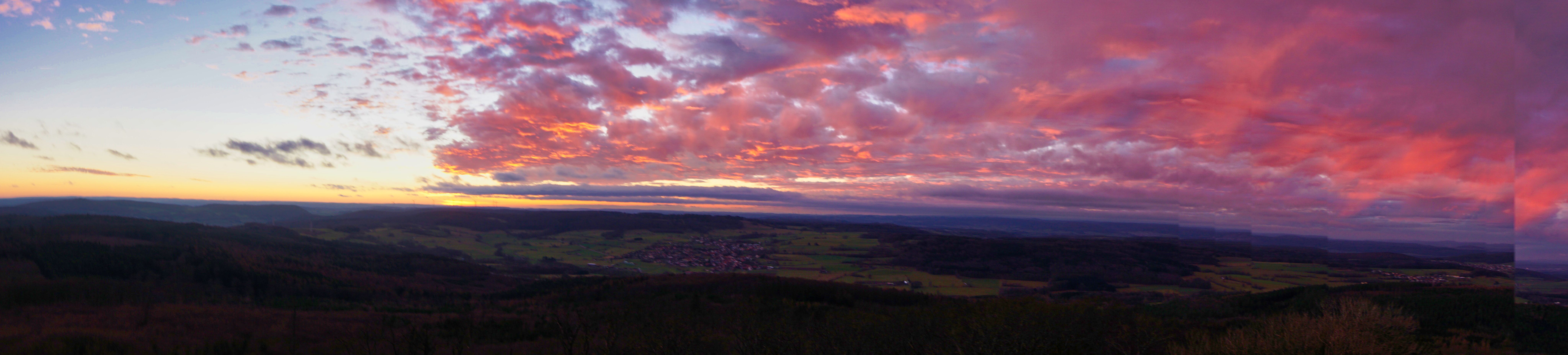 Panorama bei Sonnenuntergang vom Aussichtsturm, Motten.

