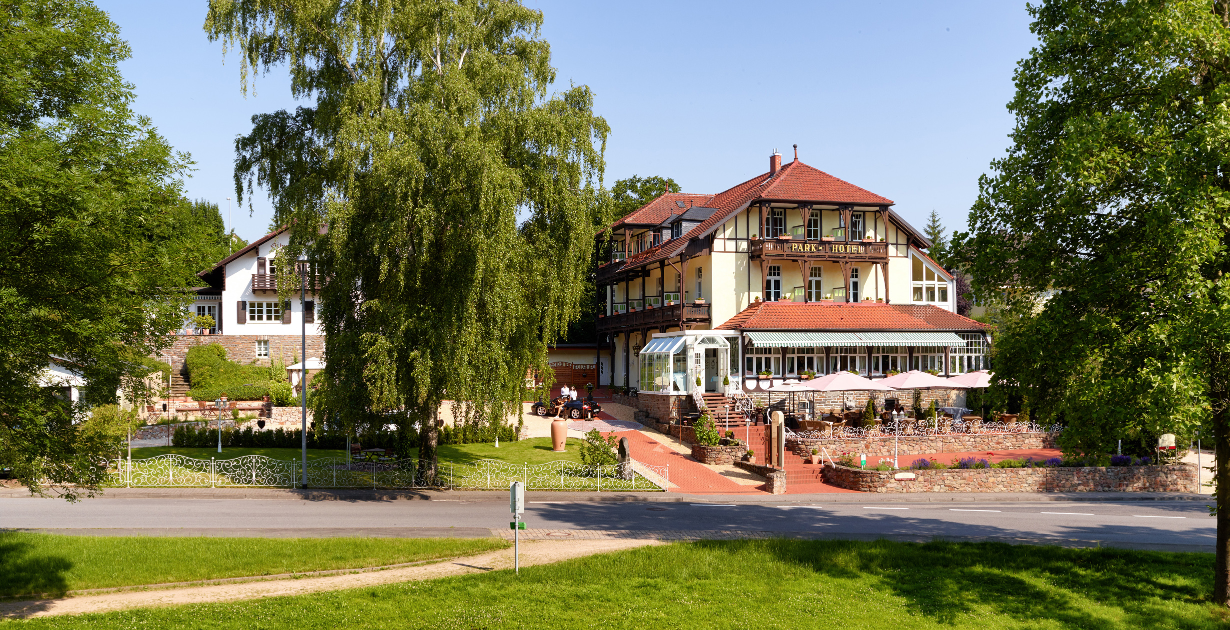 Außenansicht vom Park Hotel Bad Salzig.
