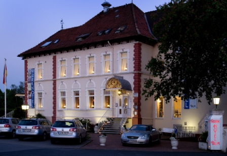 Hotel Hannover Sehnde Parkhotel Bilm im Glük Aussenansicht bei Abend.